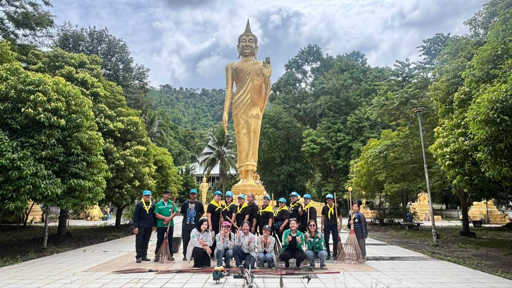 นิคมอุตสาหกรรมเอเชีย คลีน ชลบุรี ร่วมชาวบ้านห้างสูงทำจิตอาสาพัฒนาวัดบ่อน้ำซับ ถวายเป็นพระราชกุศลและสร้างชุมชนเข้มแข็ง